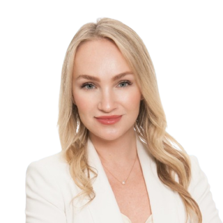 Headshot of Yana Hewlett